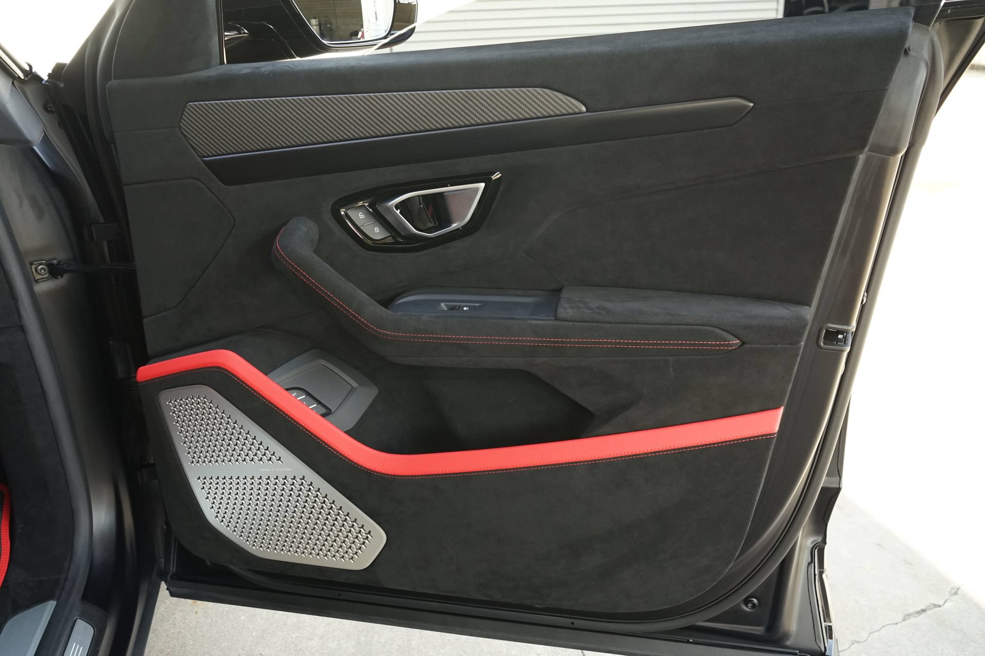 Used 2023 Lamborghini Urus Performante AWD/4WD image 37