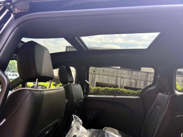 New 2027 Chrysler Pacifica Limited AWD/4WD image 5