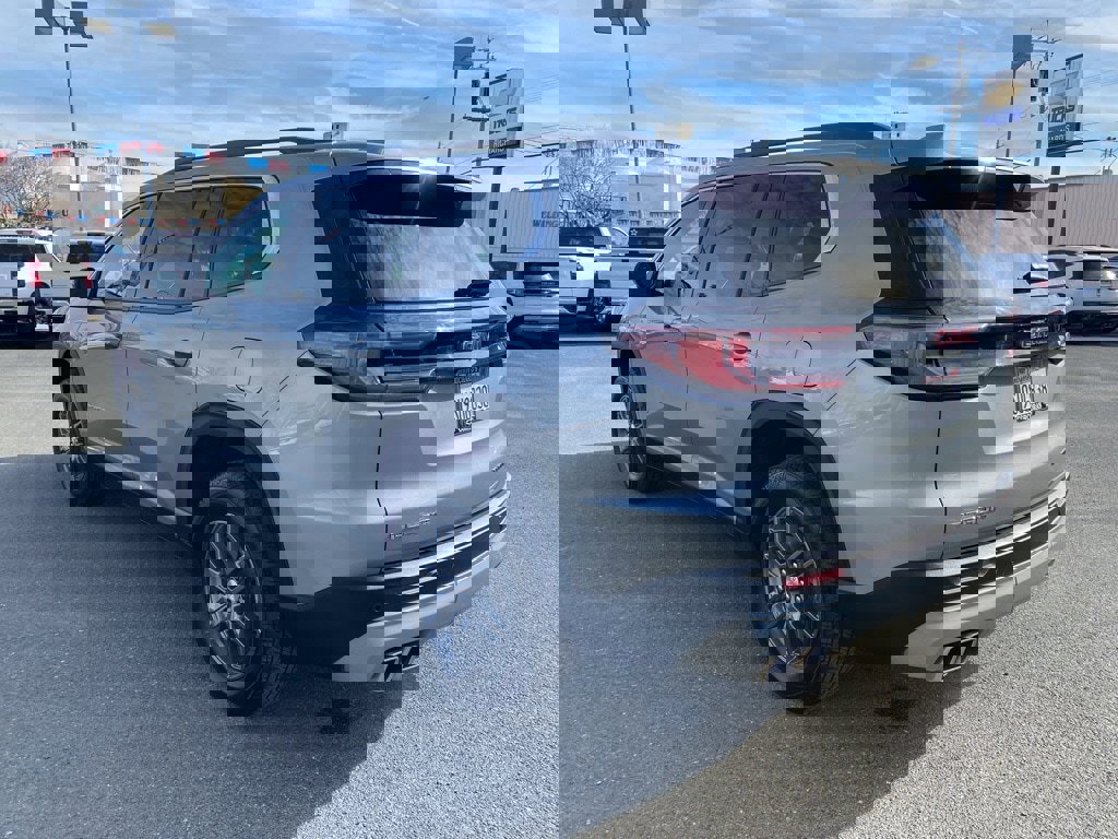 Used 2025 GMC Acadia Elevation image 12