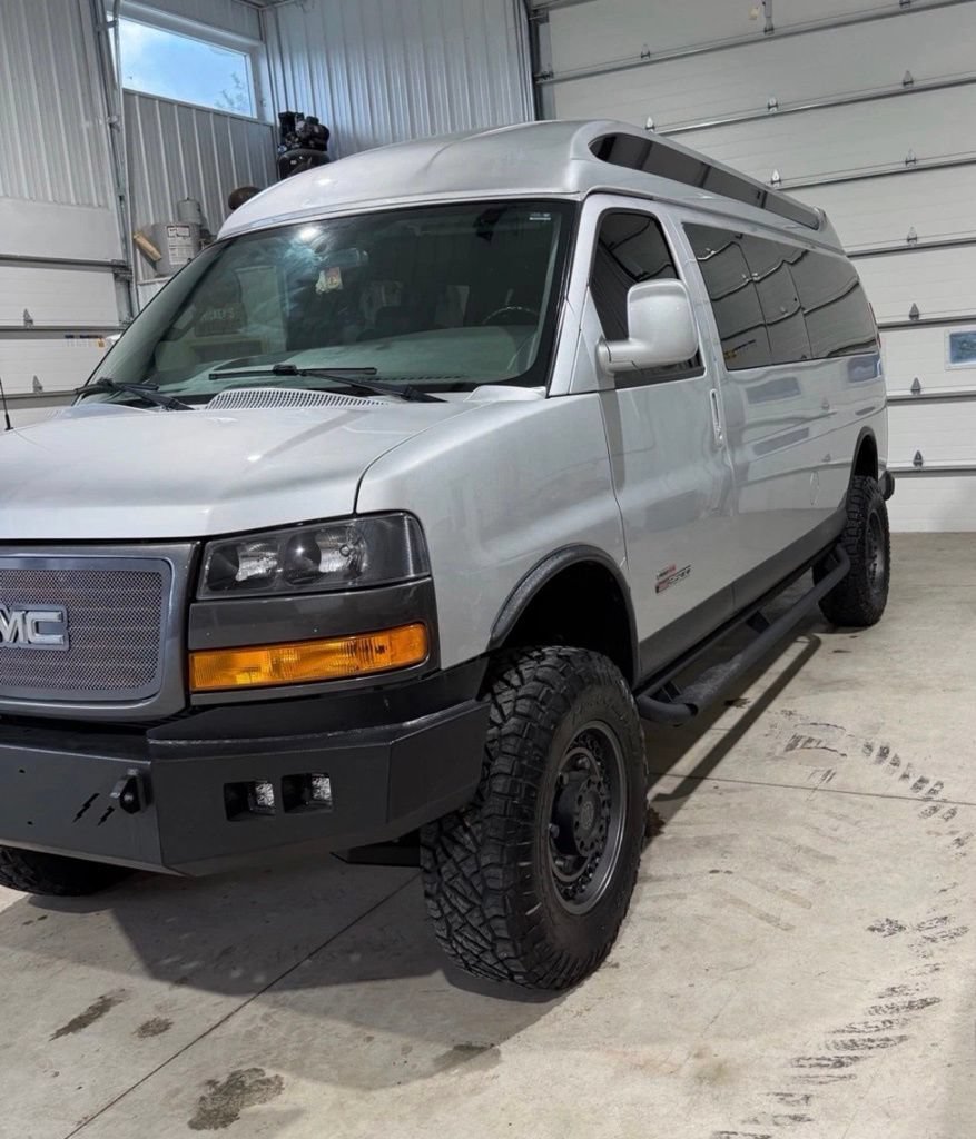 Used 2018 GMC Savana 3500 Extended RWD image 5