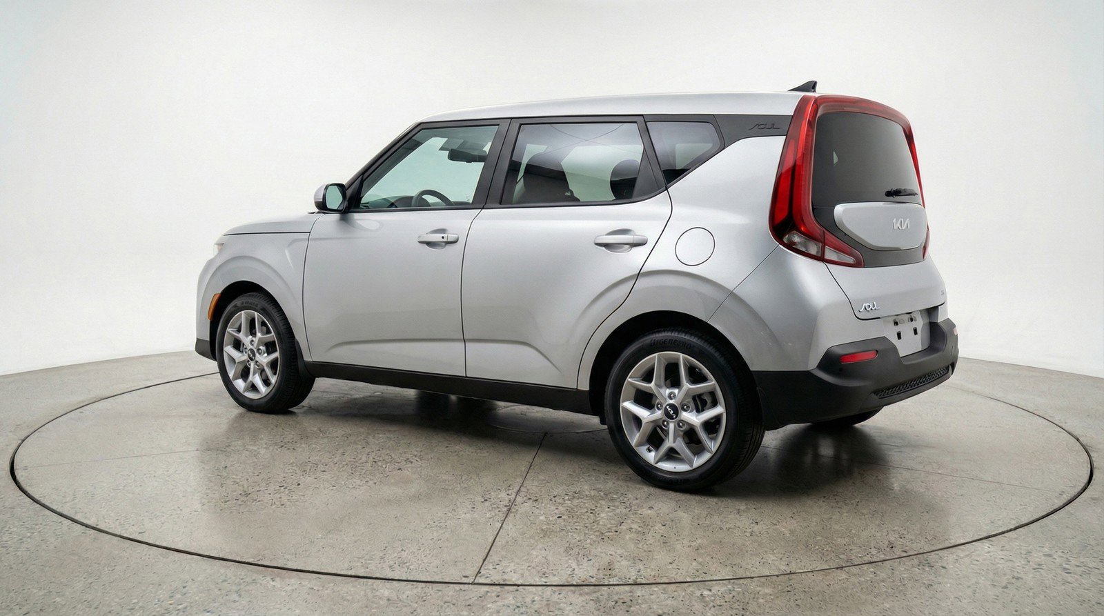 Used 2025 Kia Soul LX w/ LX Technology Package FWD image 6
