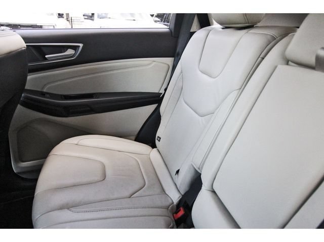 Used 2015 Ford Edge Titanium FWD image 11