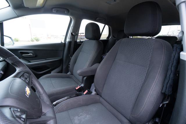 Used 2022 Chevrolet Trax LS w/ Tint and Cruise Package image 24