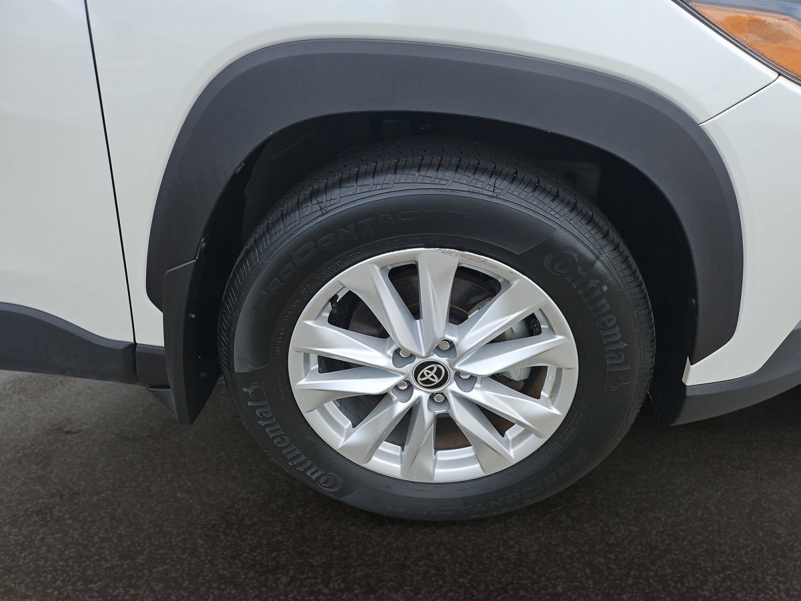 Used 2024 Toyota Corolla Cross LE w/ Moonroof Package FWD image 41