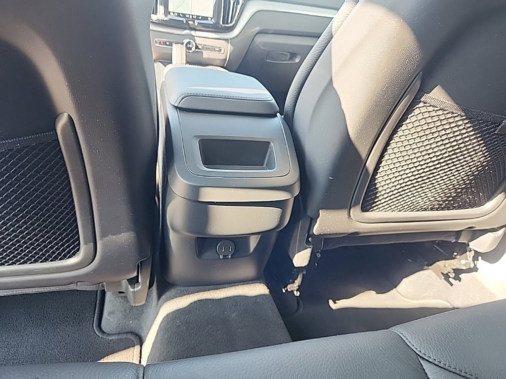 Certified 2025 Volvo XC60 B5 Plus image 35