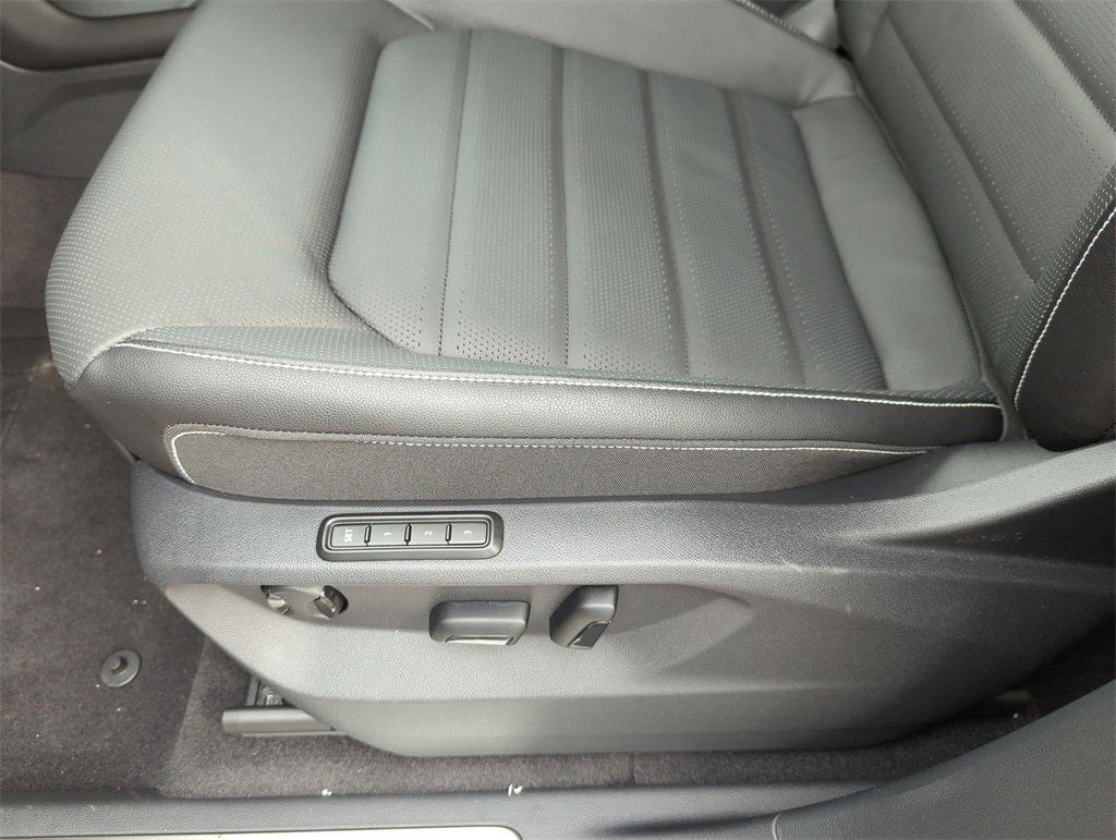 New 2026 Volkswagen Atlas Cross Sport SEL R-Line image 30