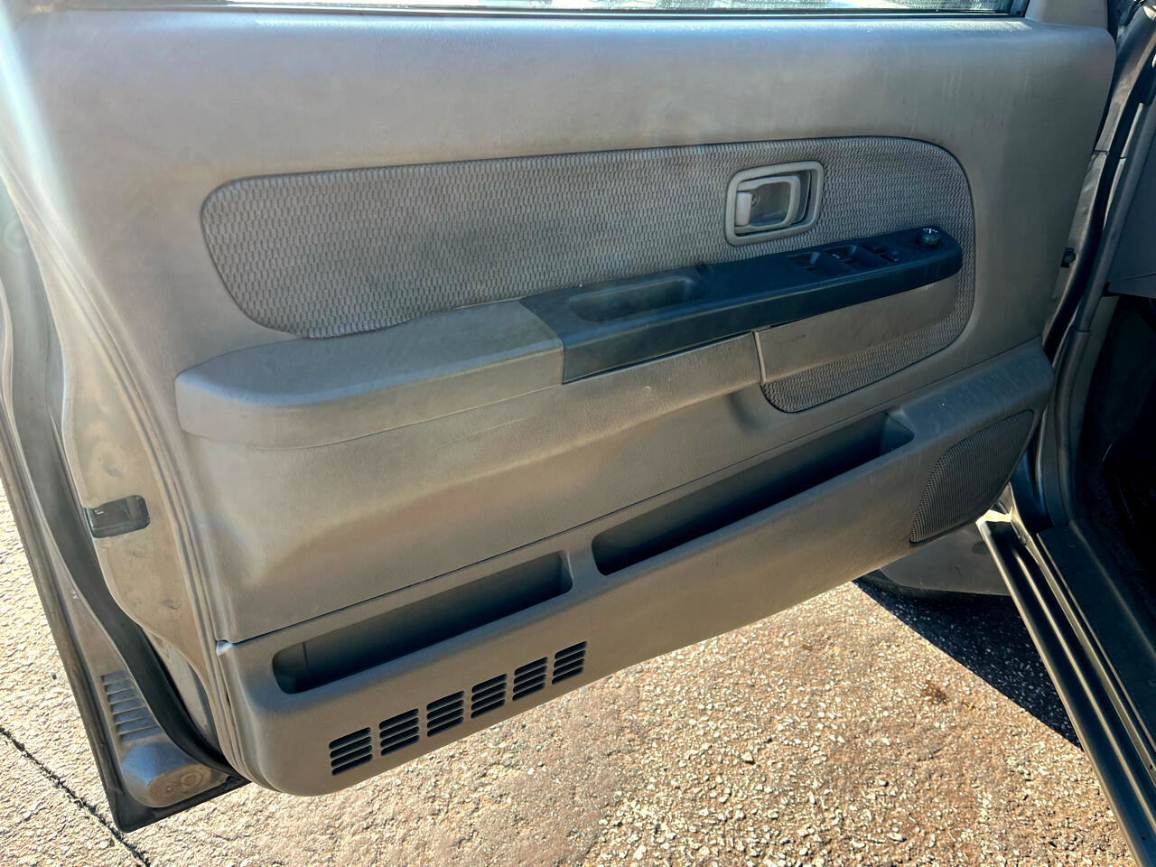 Used 2003 Nissan Frontier XE w/ XE Pwr Pkg image 10
