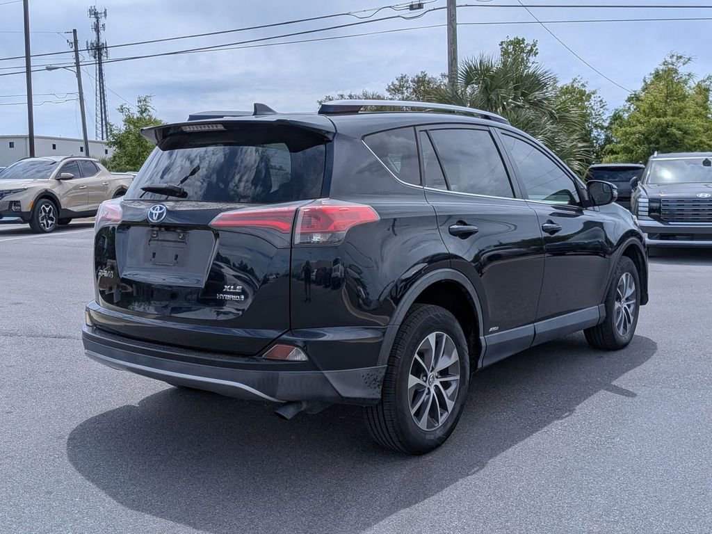Used 2017 Toyota RAV4 XLE image 5