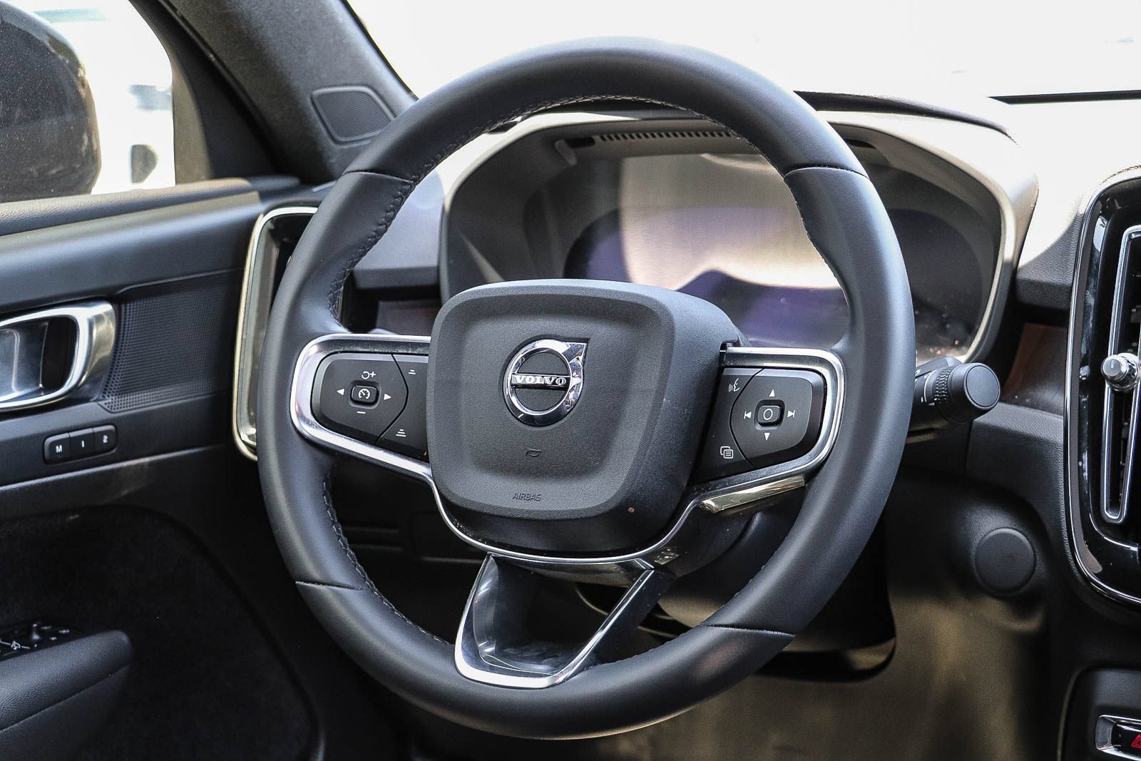 Used 2023 Volvo C40 P8 Recharge Plus w/ Protection Package Premier AWD/4WD image 16