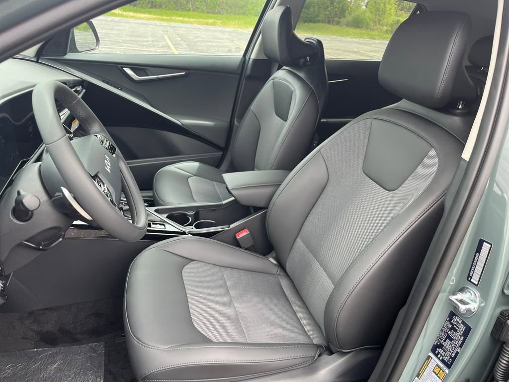 New 2025 Kia Niro EX image 13