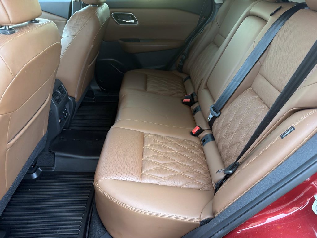 Used 2024 Nissan Rogue Platinum w/ Platinum Premium Package FWD image 12