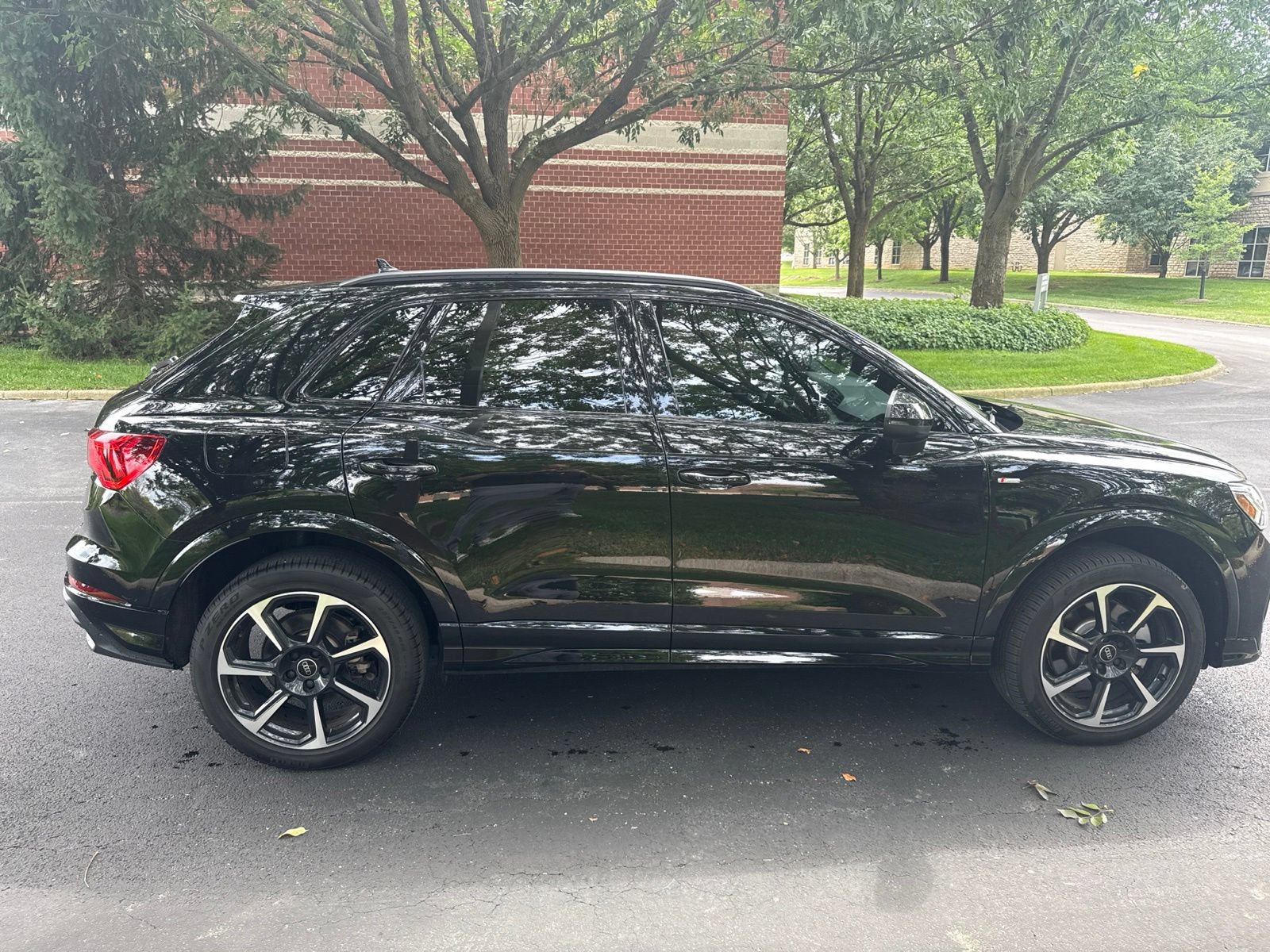Used 2025 Audi Q3 2.0T Premium Plus w/ Premium Plus Package AWD/4WD image 6