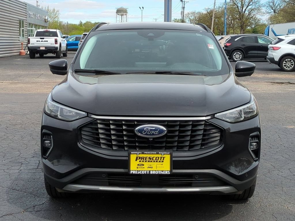 Used 2023 Ford Escape Platinum AWD/4WD image 3