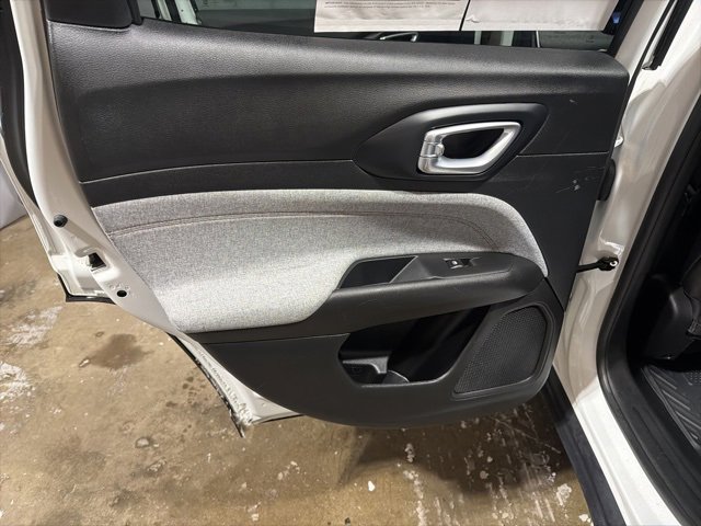 Used 2022 Jeep Compass Latitude image 13