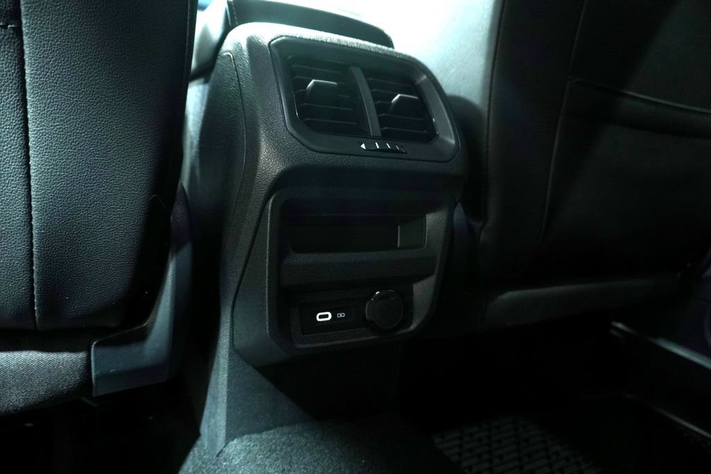Certified 2024 Volkswagen Tiguan SE AWD/4WD image 12