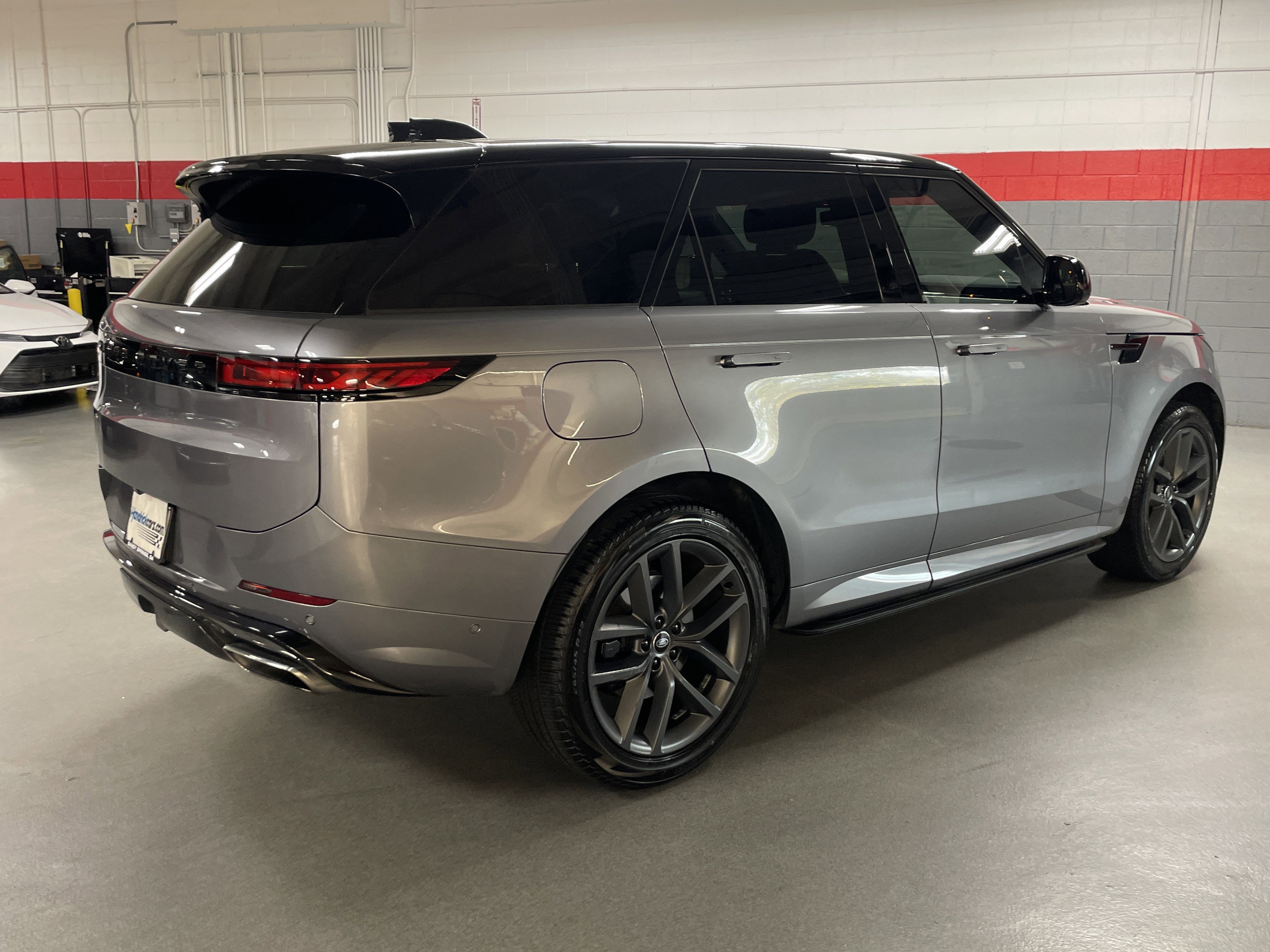 Used 2024 Land Rover Range Rover Sport Dynamic SE image 10