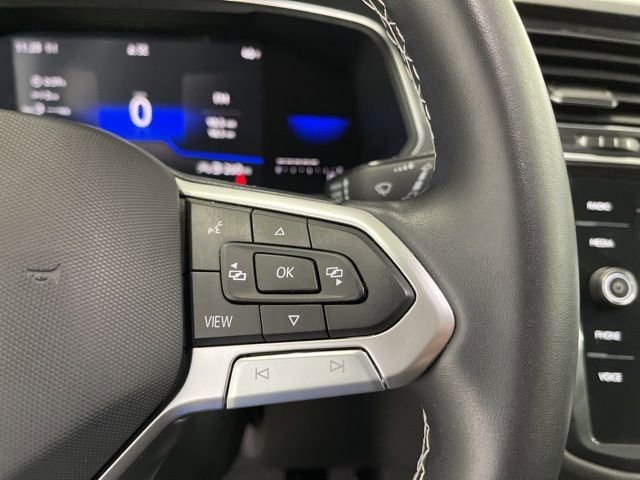 Used 2023 Volkswagen Tiguan SE w/ Panoramic Sunroof Package AWD/4WD image 17