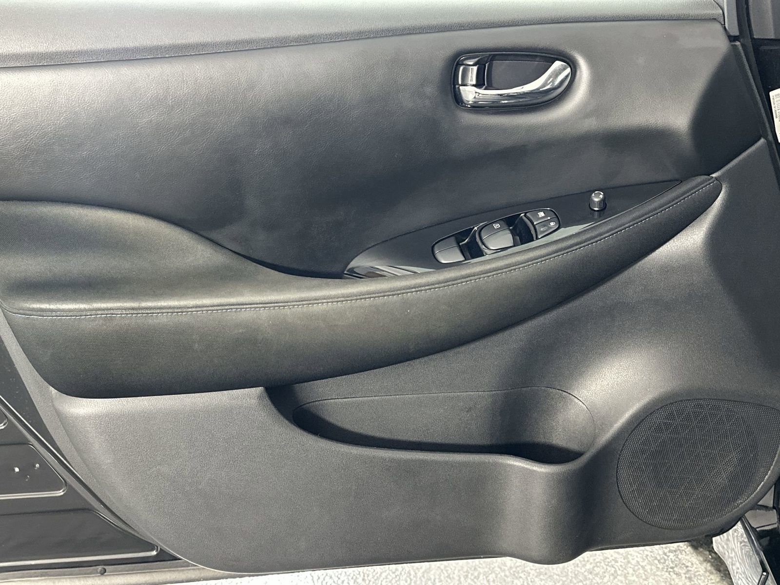 Used 2019 Nissan Leaf SV w/ SV Technology Package image 33