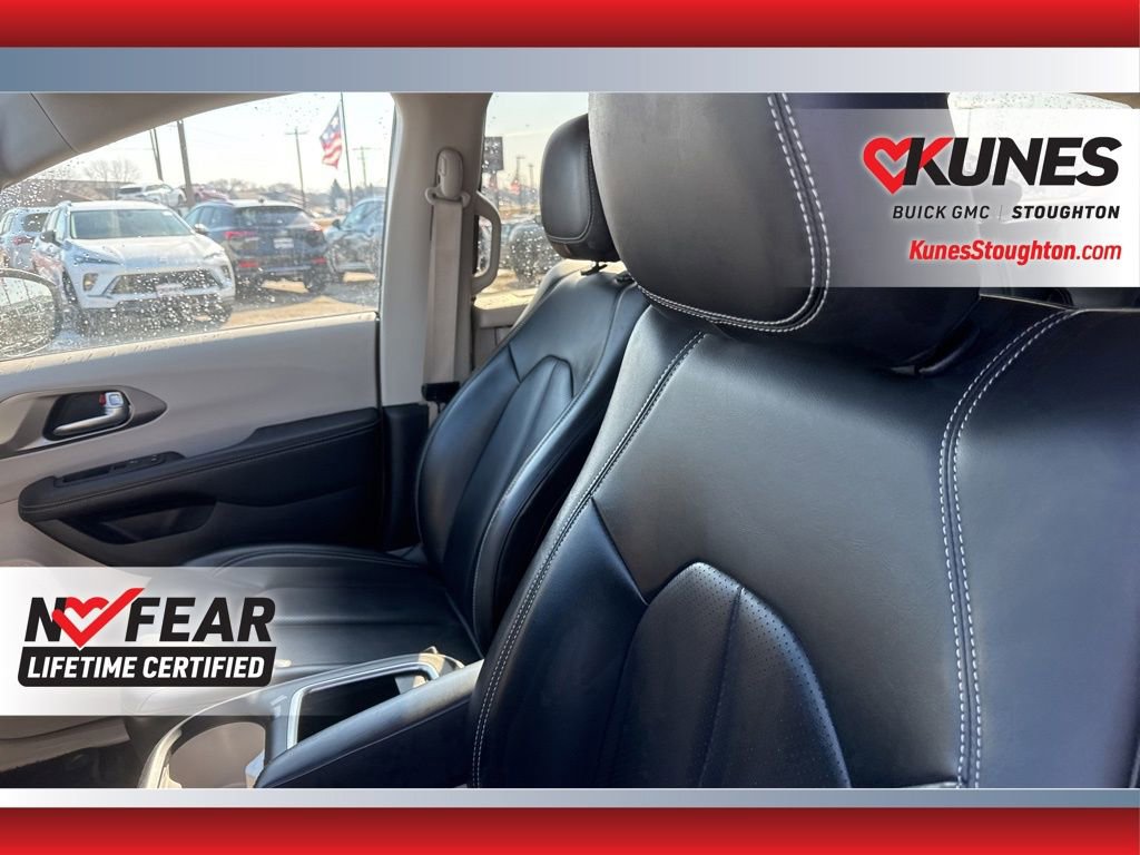 Used 2023 Chrysler Pacifica Touring-L image 23