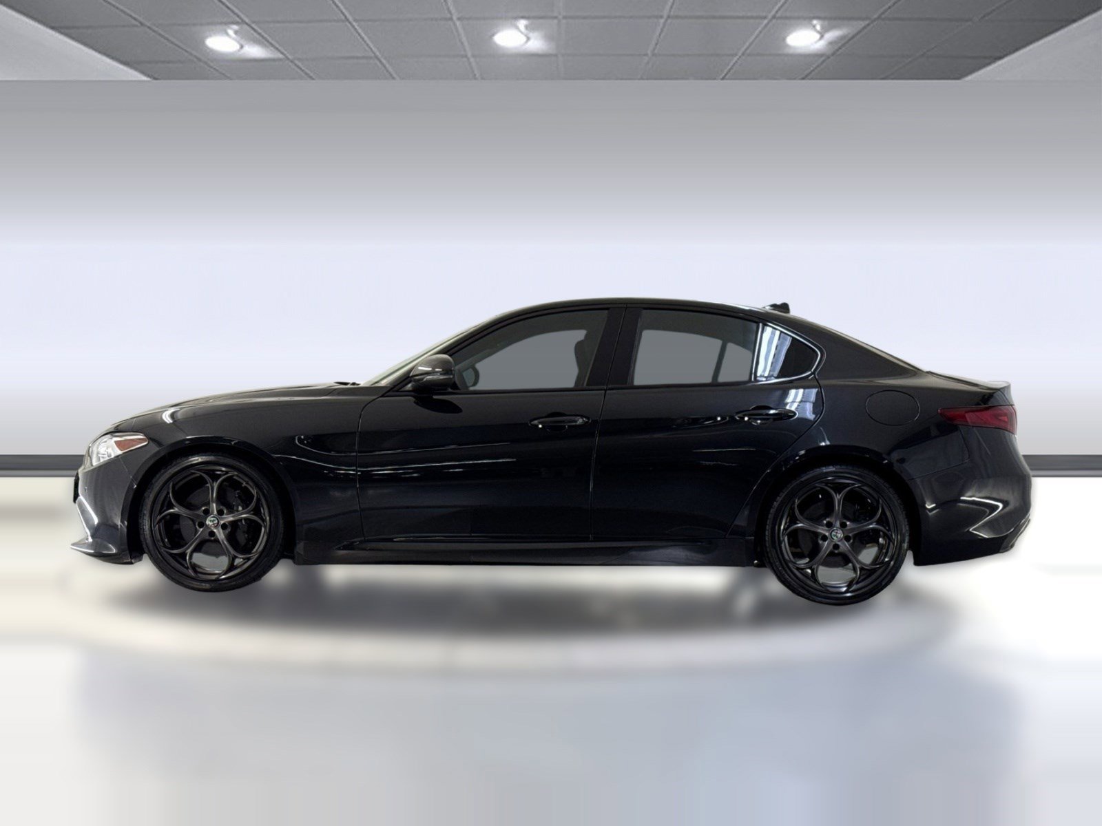 Used 2019 Alfa Romeo Giulia Ti Sport w/ Quick Order Package 22U Sport RWD image 2