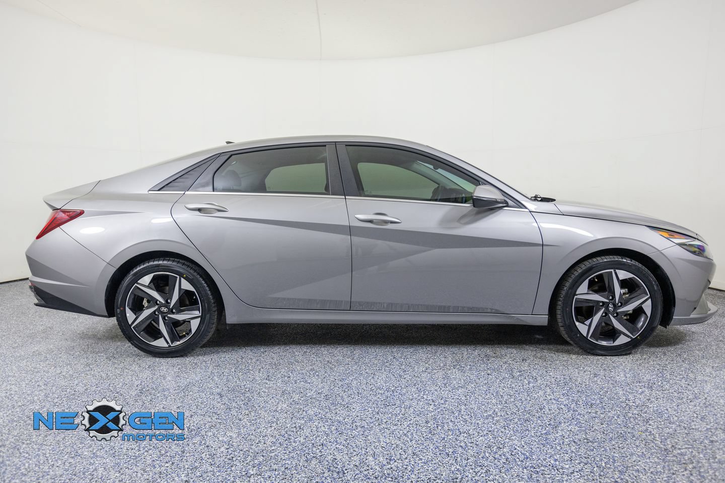 Used 2021 Hyundai Elantra SEL w/ Convenience + Premium Package FWD image 8
