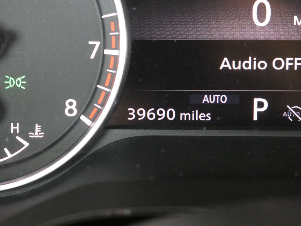 Used 2025 Nissan Pathfinder SL AWD/4WD image 12