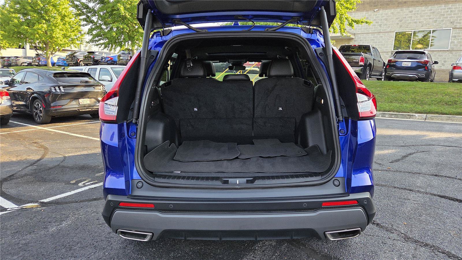 Used 2024 Honda CR-V Sport Touring image 2