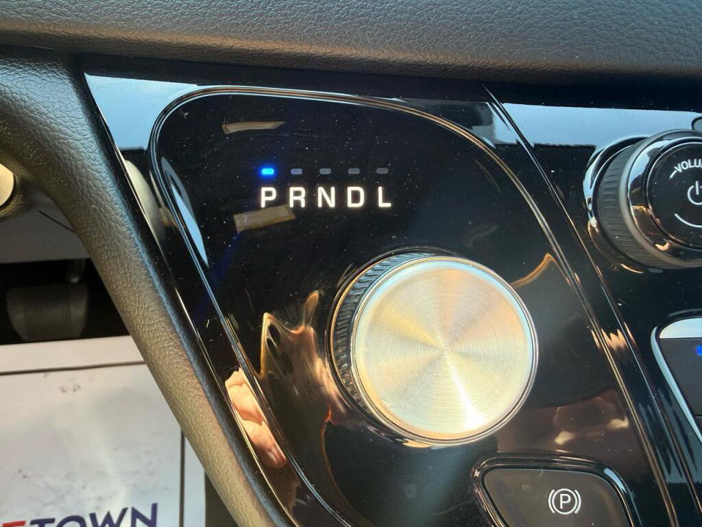 Used 2025 Chrysler Pacifica Select FWD image 19