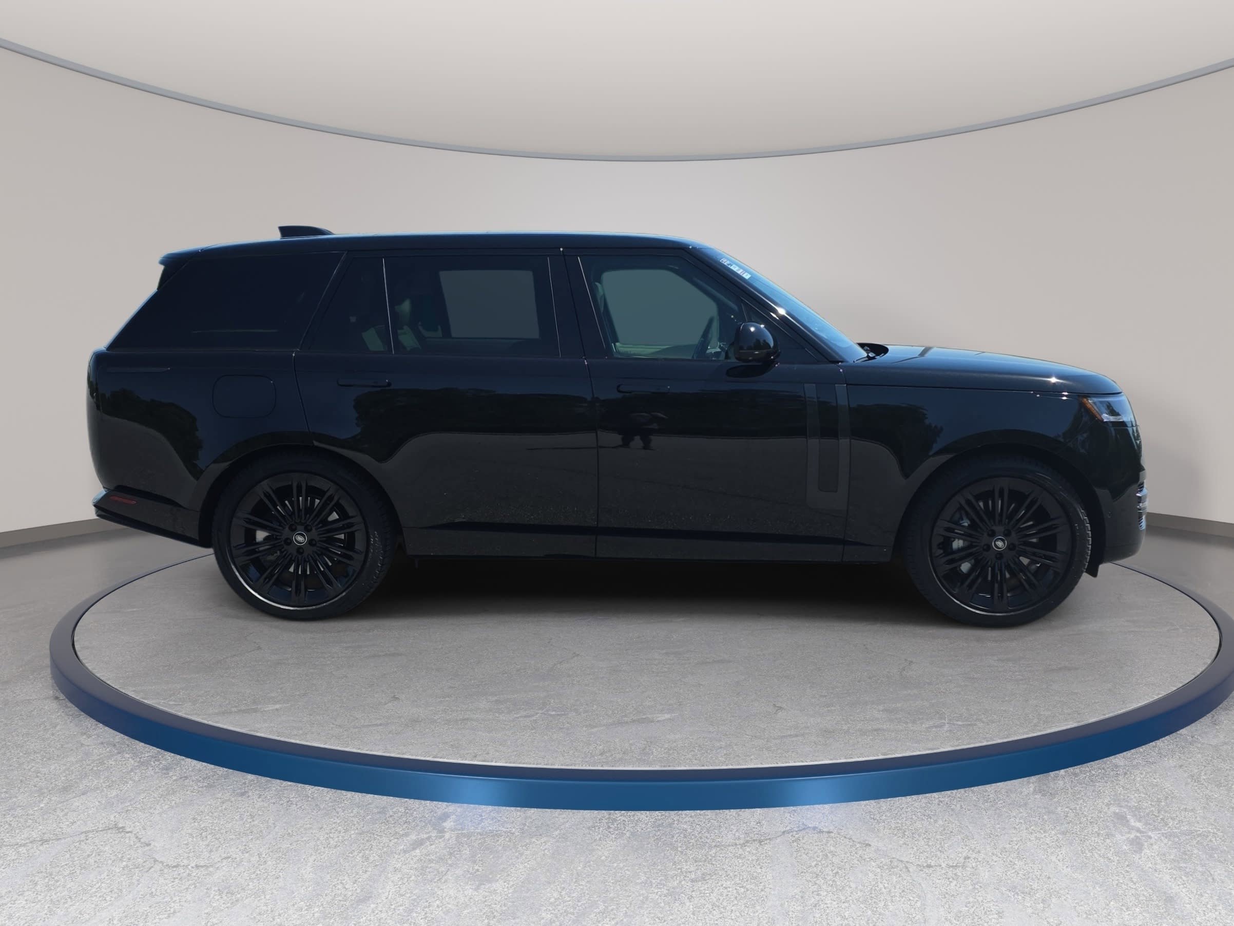 Used 2025 Land Rover Range Rover Long Wheelbase SE AWD/4WD image 4