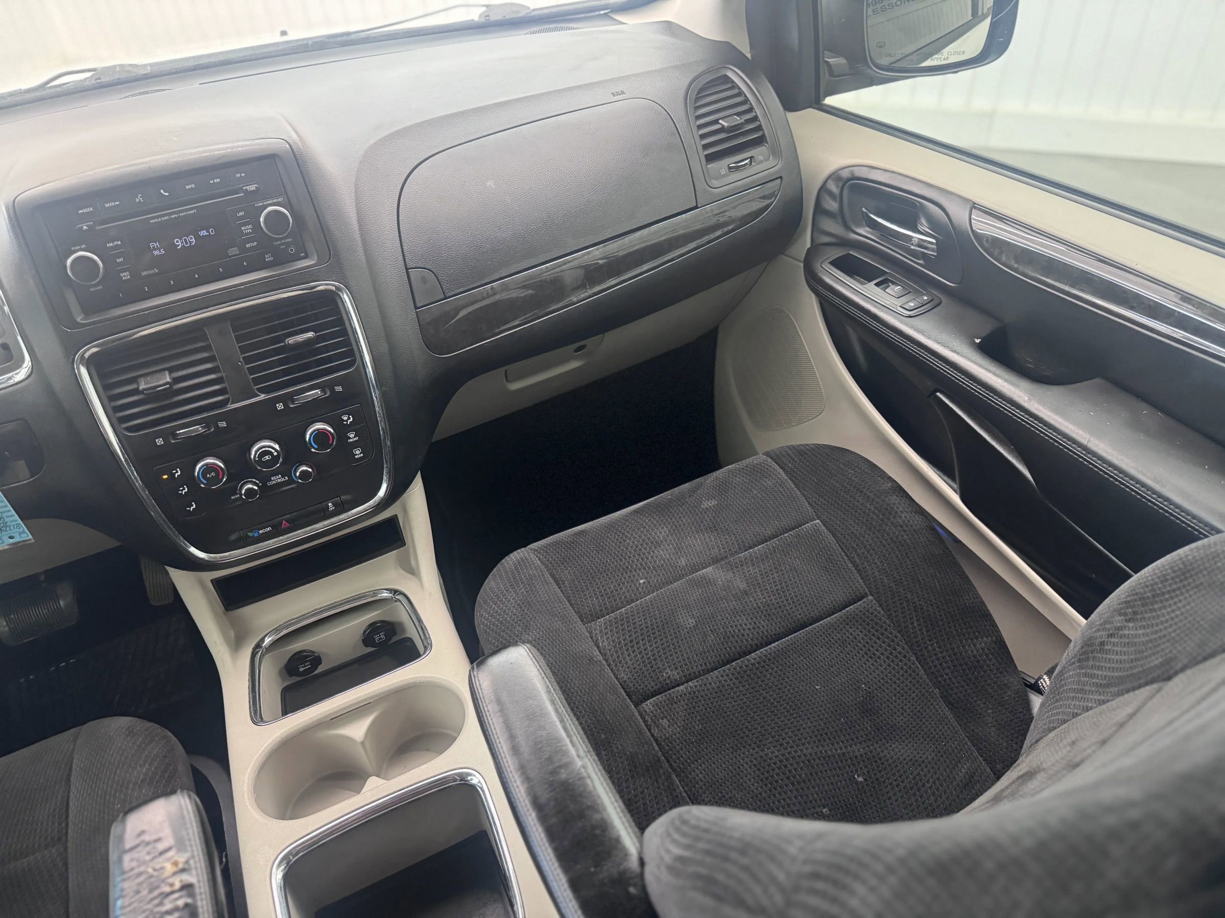 Used 2013 Dodge Grand Caravan SXT w/ UConnect Hands-Free Group image 18