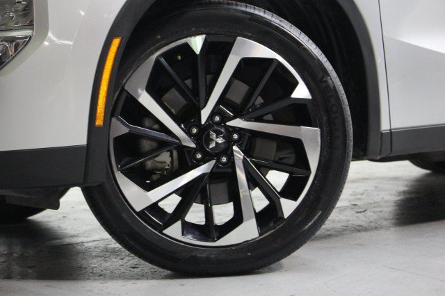Used 2023 Mitsubishi Outlander SE FWD image 3