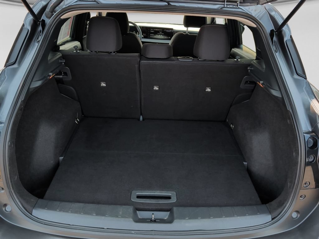 Used 2025 Nissan Kicks SV FWD image 21