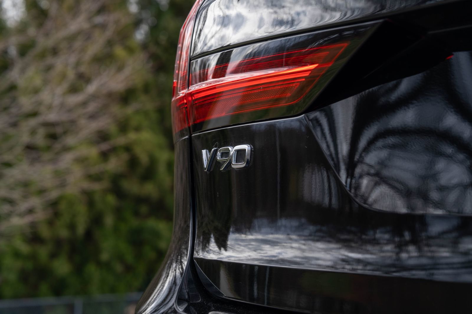 Used 2023 Volvo V90 B6 Cross Country Plus image 12