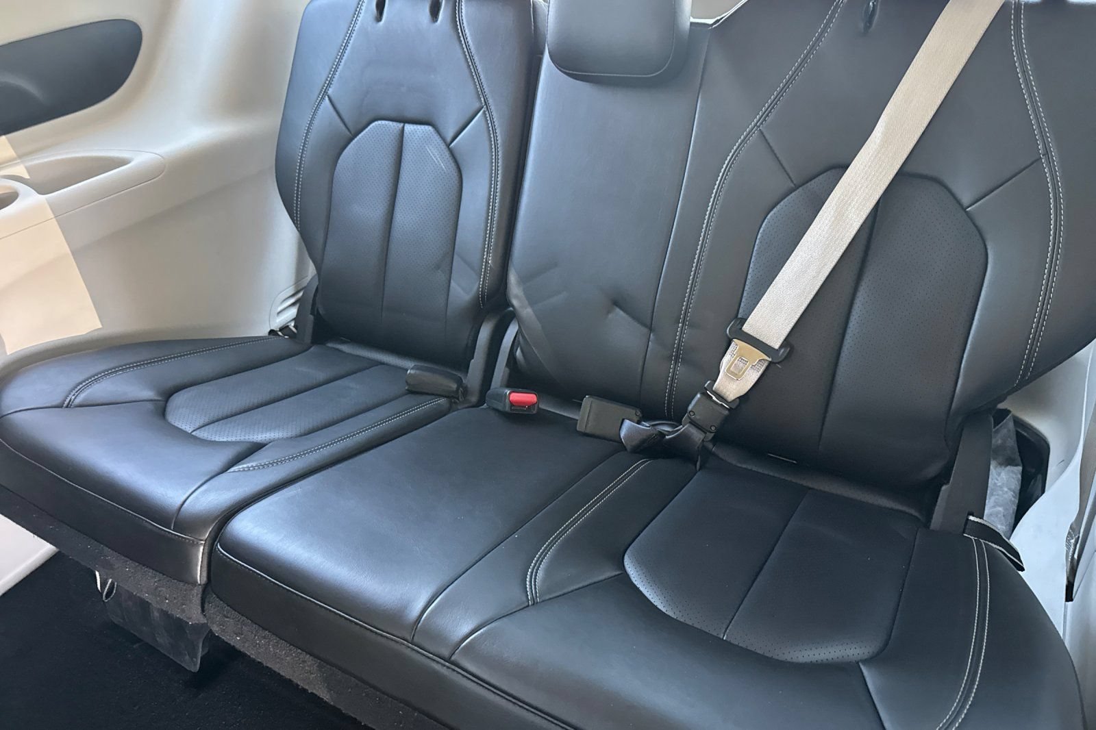 Used 2024 Chrysler Pacifica Touring-L FWD image 16
