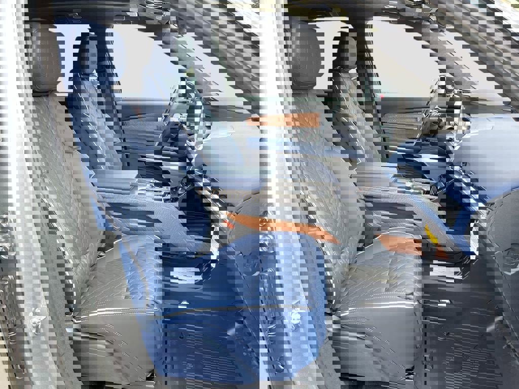 New 2026 Cadillac Vistiq Premium Luxury w/ LPO, Floor Liner Package image 33