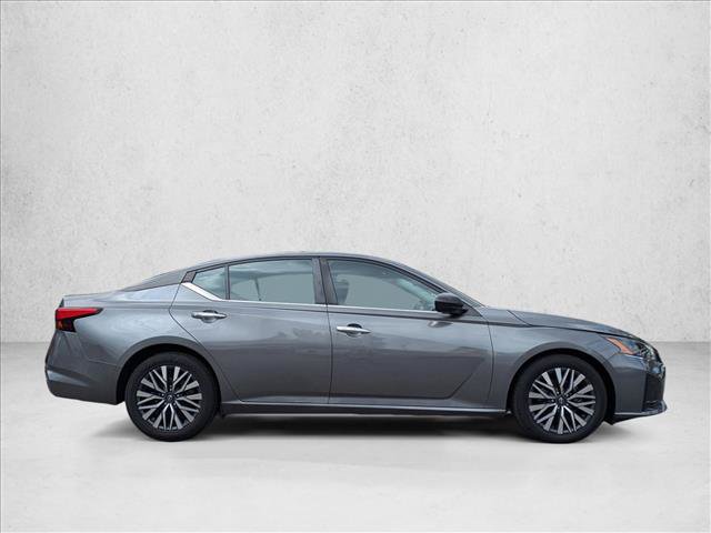 Used 2024 Nissan Altima 2.5 SV FWD image 4