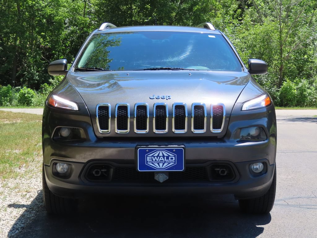 Used 2017 Jeep Cherokee Latitude w/ Comfort/Convenience Group AWD/4WD image 14