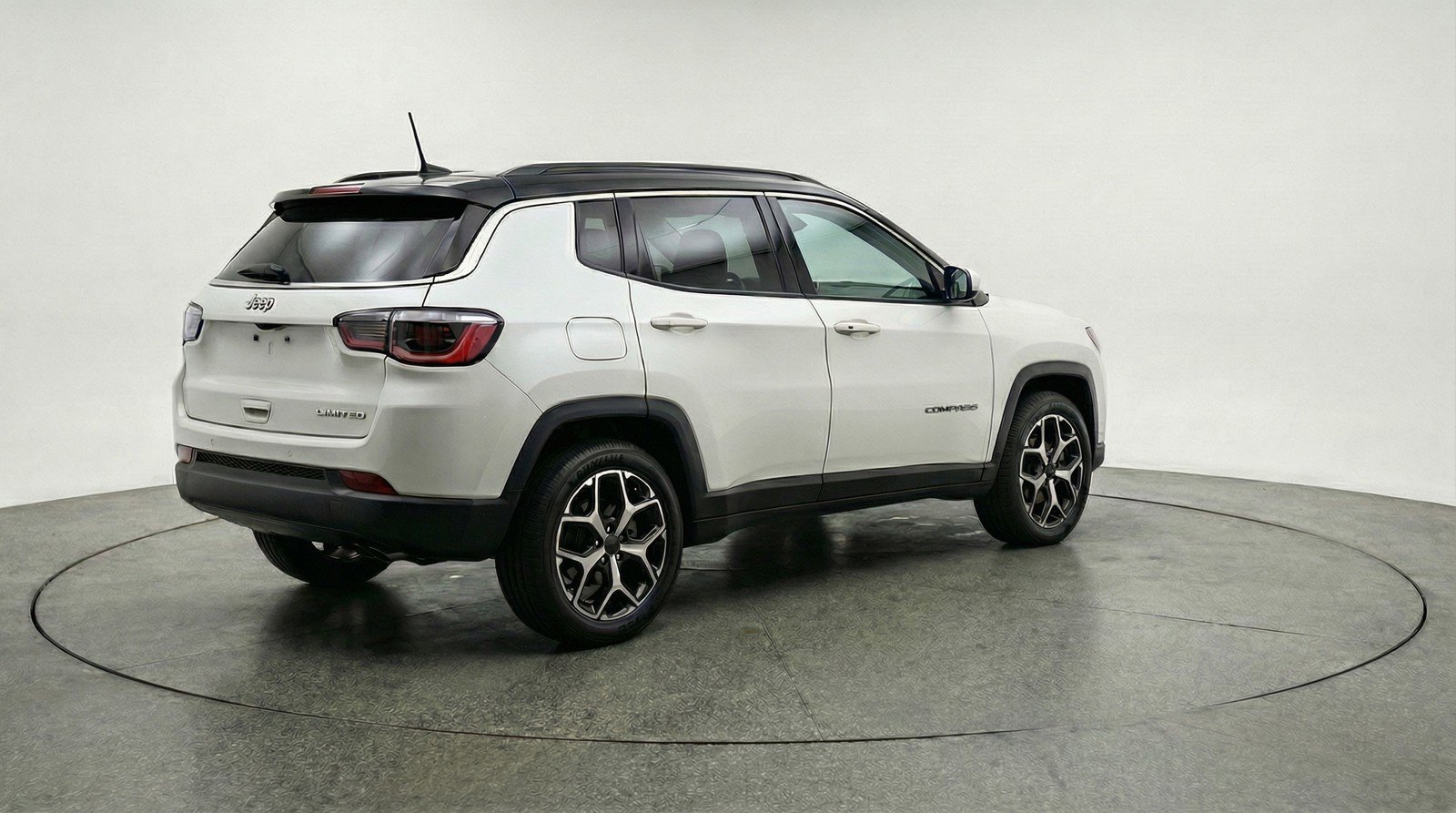 Used 2025 Jeep Compass Limited AWD/4WD image 7