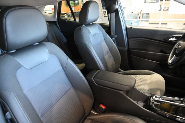 Used 2024 Chevrolet Trax LT w/ Driver Confidence Package FWD image 8