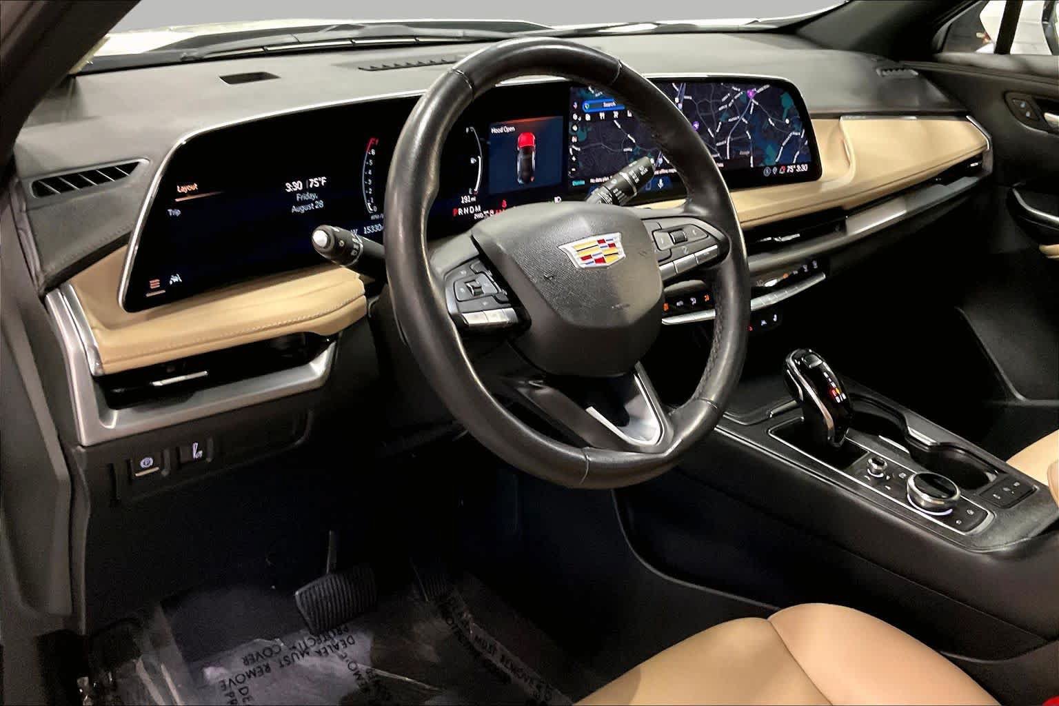 Used 2024 Cadillac XT4 Luxury w/ Cold Weather Package AWD/4WD image 18