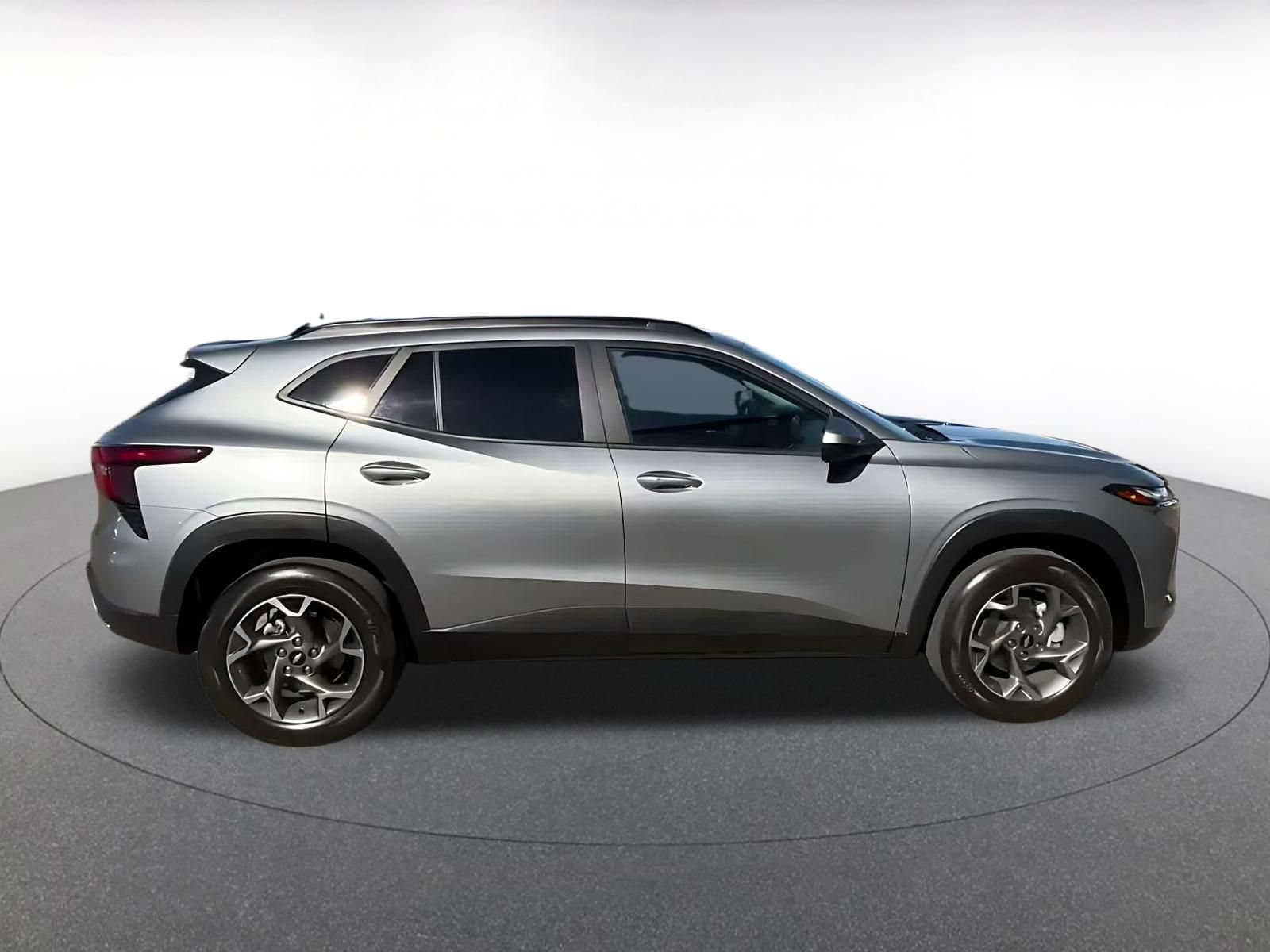 Used 2025 Chevrolet Trax LT w/ LT Convenience Package FWD image 13