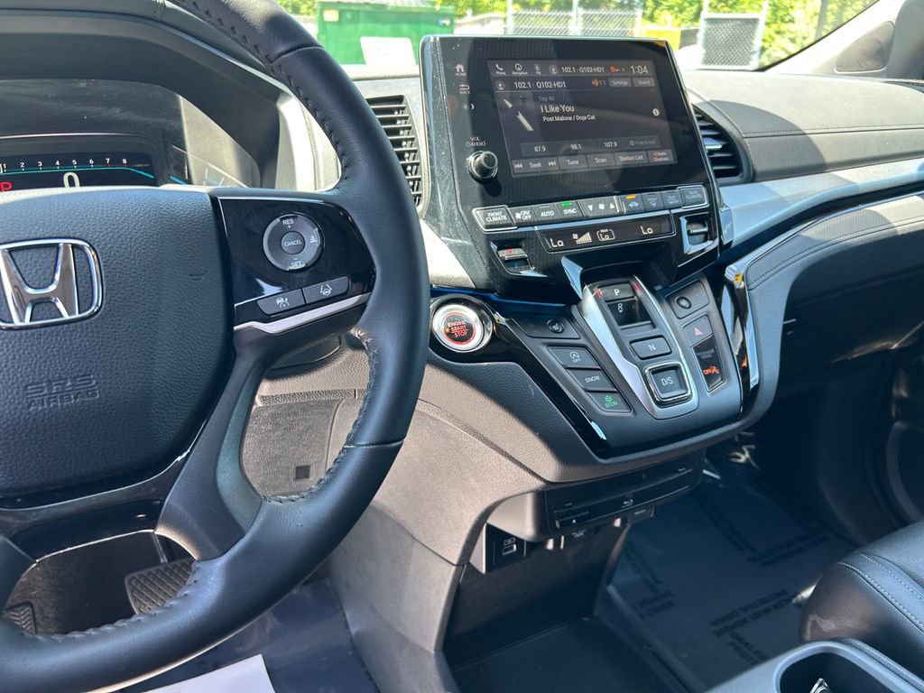 Used 2023 Honda Odyssey Touring image 11