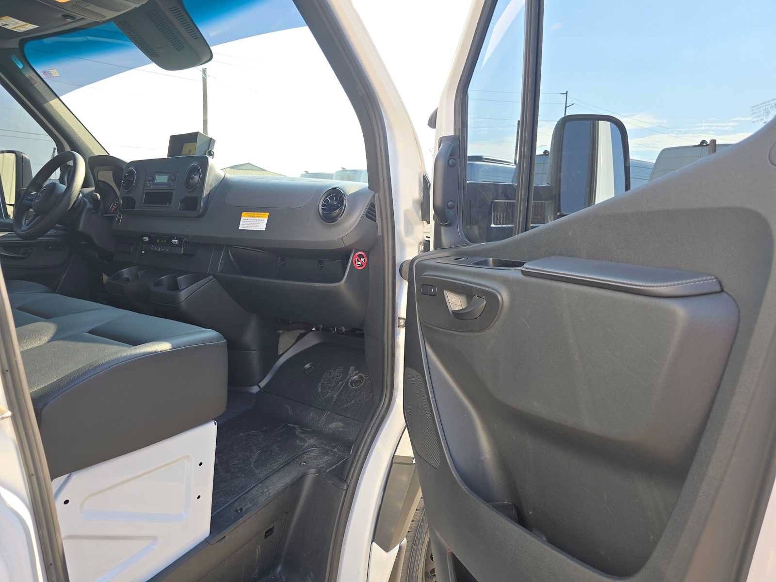 Used 2023 Mercedes-Benz Sprinter 3500 image 10