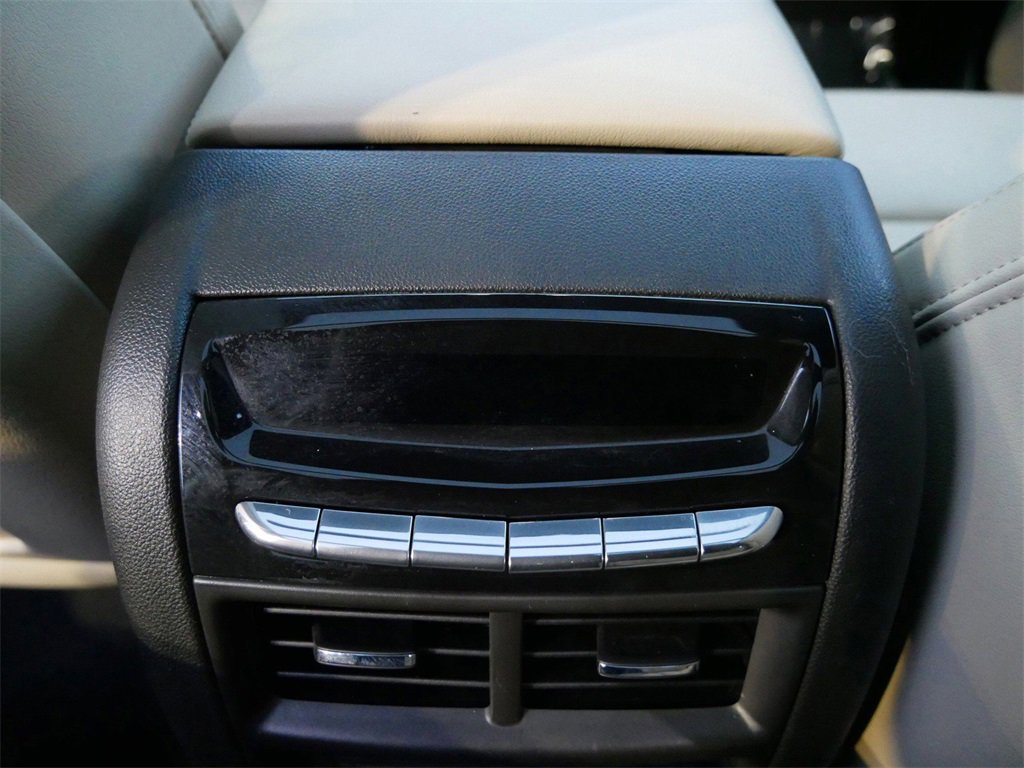 Used 2017 Cadillac XT5 Luxury w/ Driver Awareness Package image 11