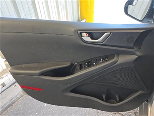 Used 2019 Hyundai Ioniq Plug-In Hybrid FWD image 14