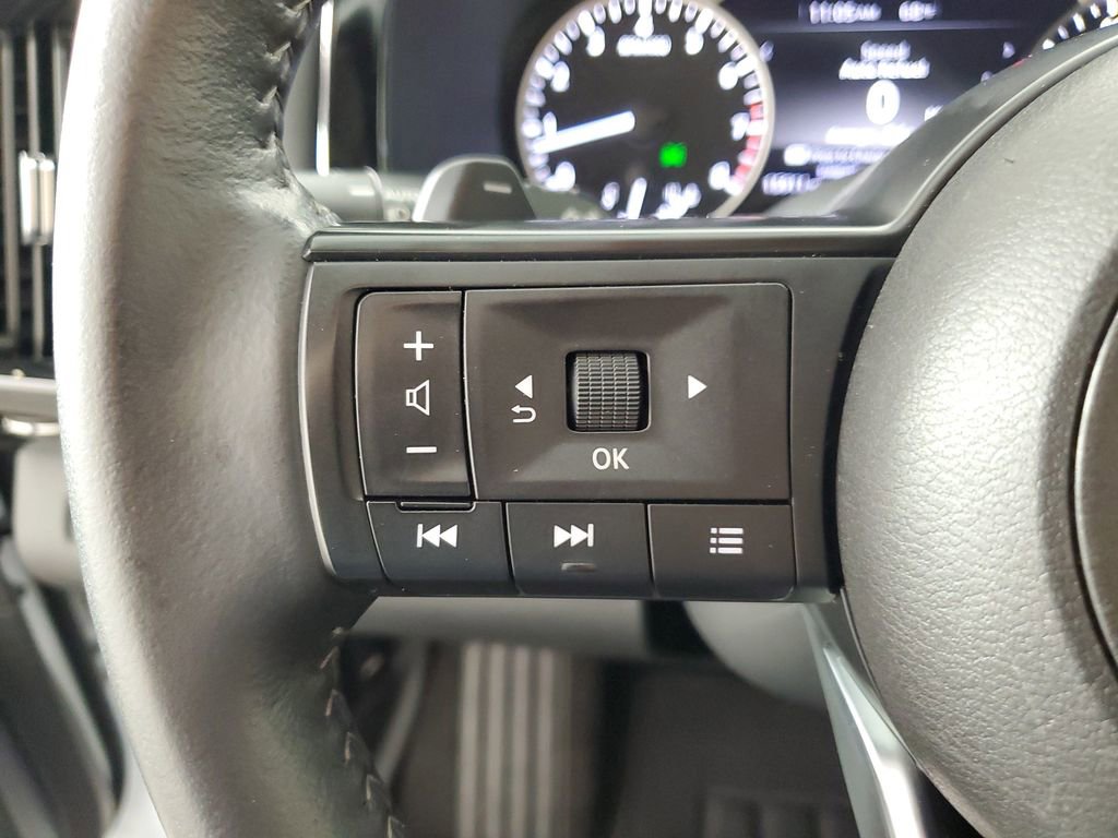 Used 2025 Nissan Pathfinder SV FWD image 22