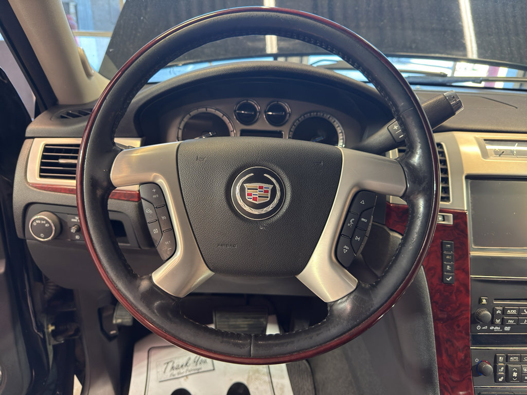 Used 2014 Cadillac Escalade Luxury AWD/4WD image 16