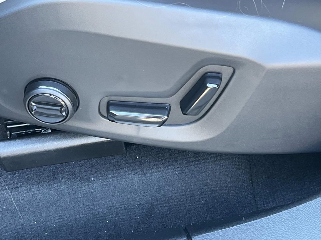 New 2026 Volvo XC60 B5 Plus w/ Climate Package image 22