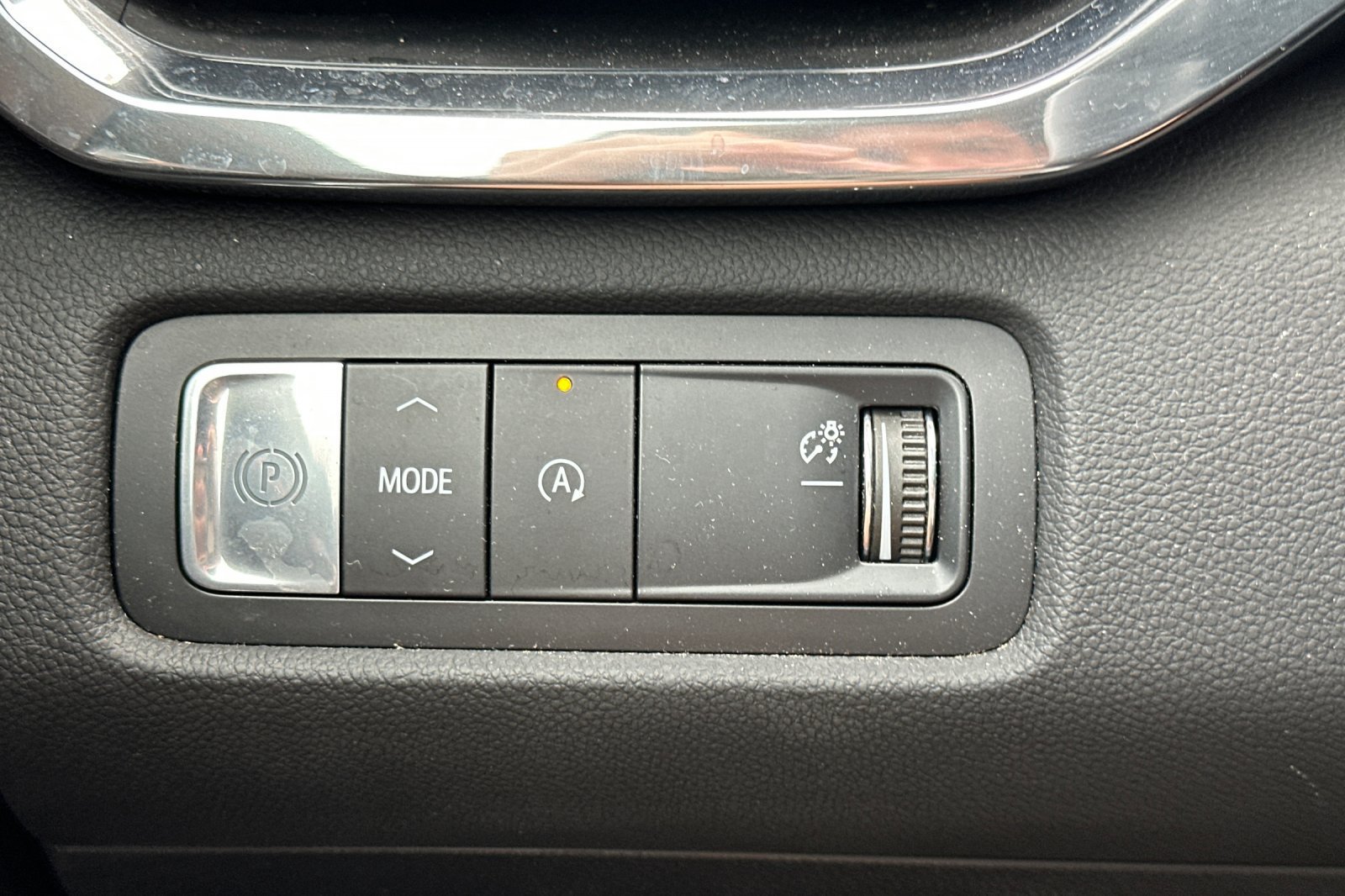 Used 2026 GMC Acadia Elevation w/ Elevation Premium Package FWD image 41