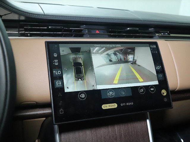 Used 2025 Land Rover Range Rover SE AWD/4WD image 25